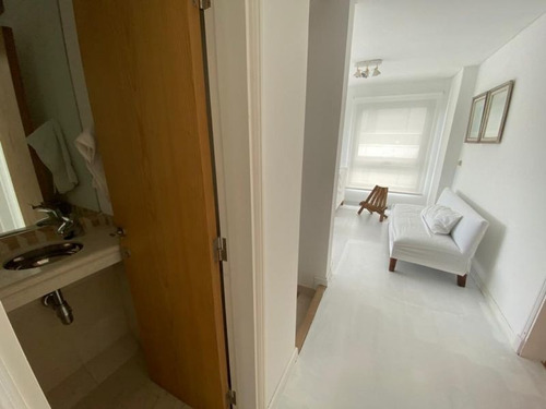 Venta De Apartamento De 3 Dormitorios En Playa Brava