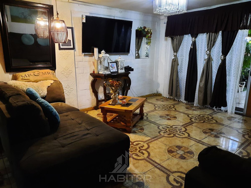 Amplia Casa Esquina En Venta De 3 Dorm. 2 Baños En Curicó