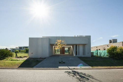 Venta Casa Moderna A Estrenar En Vida Funes