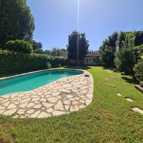 Casa En Una Planta Para Refaccionar Sobre Excelente Lote