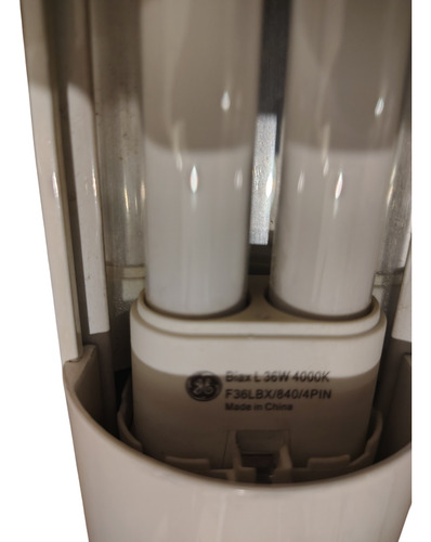 Liston De 70cm Con Tubo Fluorescente De 36w Incluido Blanco (Usado)