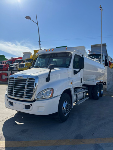 Freightliner Cascadia Pipa De 20,000 Litros