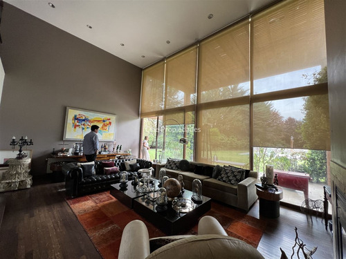 Casa En Arriendo De 4d/5b En Condominio. En Colina