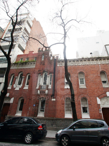 Excelente Casa, En 3 Plantas, Reciclada A Nuevo