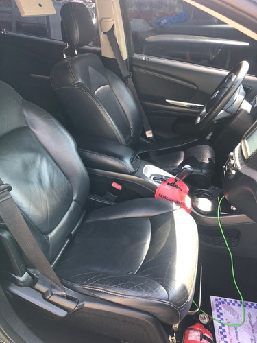 Imagem 3 de 5 de Dodge Journey