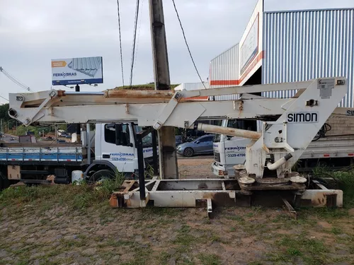 Venda de Plataformas articuladas GENIE usados no Truck1 Brasil