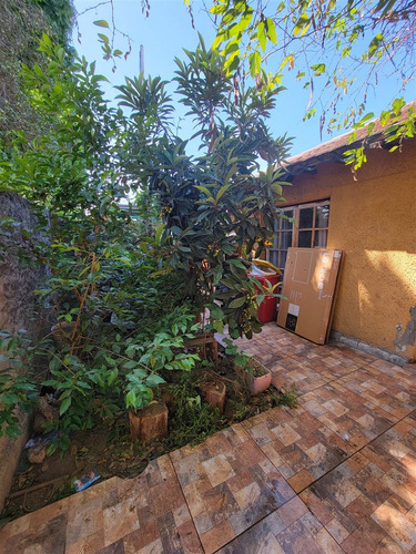 Venta De Casa Con 2d/1b Gran Terreno En San Luis-peñalolén