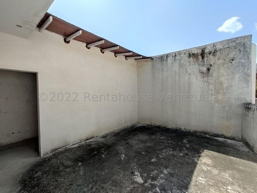 Imagen 24 de 30 de Townhouse En Venta Con Financiamiento, Barrio Sucre. Las Delicias Maracay 23-7799 Hc