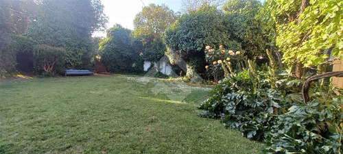 Casa En Venta De 5 Dorm. En Ñuñoa