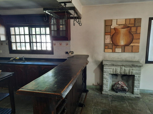 Casa En Venta - 4 Dormitorios 3 Baños - 1.180mts2 - Tortuguitas