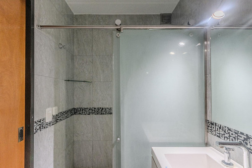 Casa Triplex Con Cochera Y Patio En Venta En Muñiz
