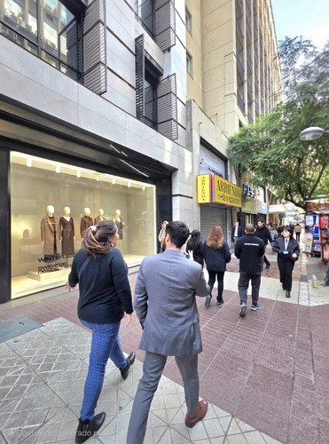 Moderno Local Comercial, Colindante Acceso Mall Vivo Imperio