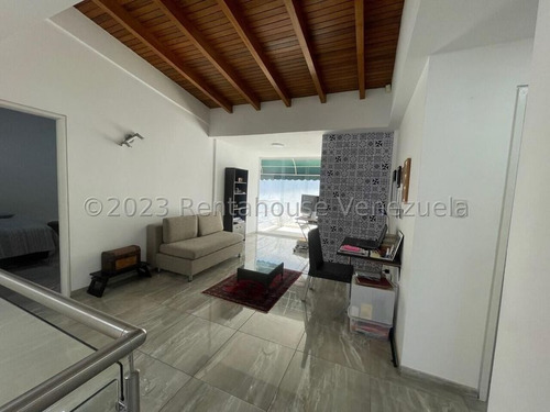 23-30160 Venta Hermosa Casa, Completamente Remodelada Y Decorada Con Muy Buen Gusto