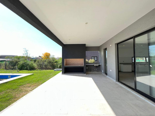 Casa En Venta En Haras Santa María!