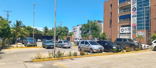 En Alquiler Local Comercial Y Oficinas Planta Baja ,centro Comercial Camino Real Barcelona