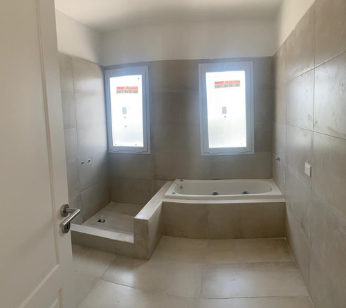 Imagen 11 de 14 de Barrio Cerrado El Canton - Islas - Casa Venta Usd 380.000