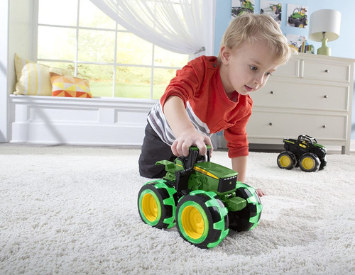 Imagen 2 de 6 de Monstruo John Deere Con Ruedas Y Huella Iluminada, Tractor