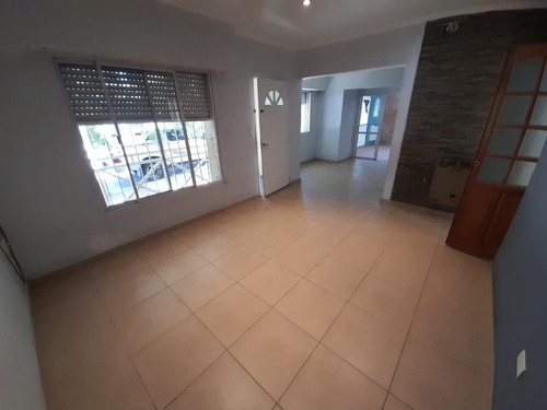 Imagen 5 de 20 de En Venta Casa Modernizada Barrio Anchorena