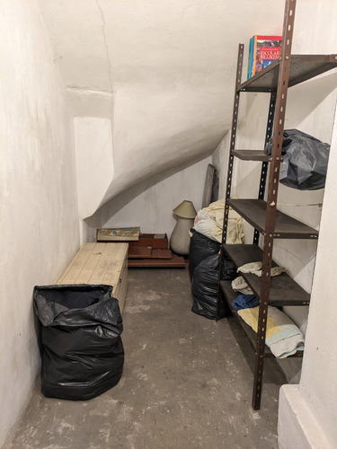 En Alquiler Departamento De 3 Ambientes Con Balcón Saliente. Barrio La Perla.