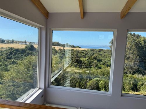 Casa Nueva. Categoria Premium, Vista Estero, Chonchi