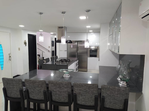 Imagen 2 de 14 de Townhouse Comodo Y Bonito Villas De Leon 04243050970