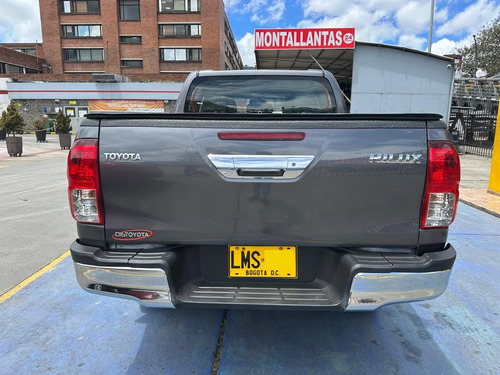Toyota Hilux 4x4 2400cc Mt Aa