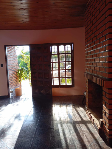 Casa De 5 Ambientes Y 2 Baños