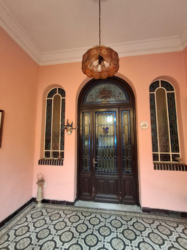 Casa De 4 Dormitorios 3 Baños Sobre Principal Avenida En Plena Zona Comercial Del Paso Molino