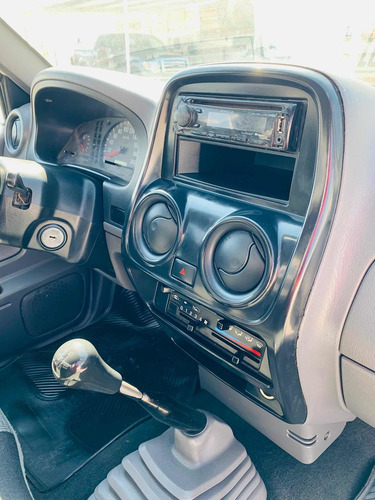 Imagen 14 de 15 de Nissan Np300 2013 2.4 Estacas Dh Mt