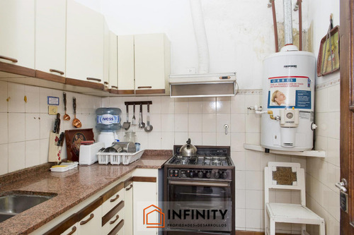 Venta - Ph Sobre Calle Sarmiento (en Planta Alta).