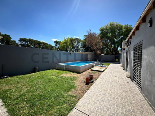 Venta Casa 2 Dormitorios Con Pileta La Plata