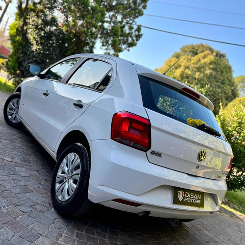 Imagen 10 de 15 de Volkswagen Gol Trend 2017 1.6 Trendline 101cv