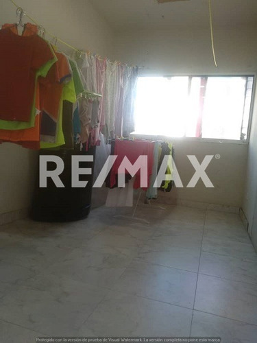 Imagen 11 de 17 de Venta De Casa De Dos Plantas En Los Cortijos De Sarria