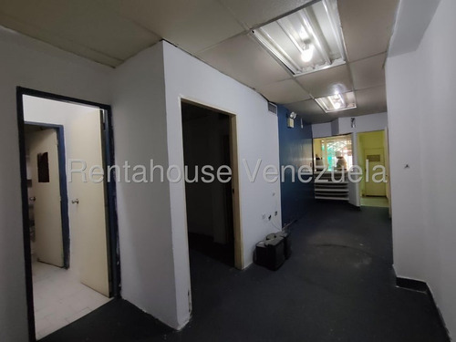 Casa En Alquiler En Zona Comercial Para Cualquier Uso Que Le Quieran Dar Antiguamente Funcionaba La Clínica Ronquillo La Casa Esta Para Ser Remodelada, Ubicada Estratégicamente