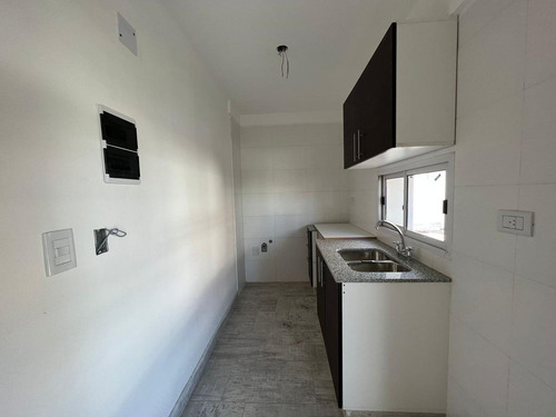 Departamento De Tres Ambientes En Venta En Sarandi