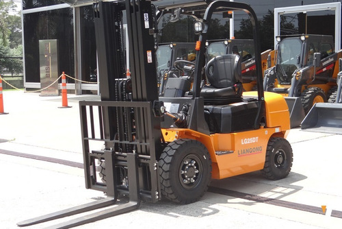 Autoelevador Liangong 25 Triple Torre 4,5m Levante 2.5tn