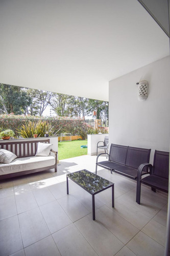 Apartamento Planta Baja Con Jardin Proximo A La Rambla, Carrasco Sur.