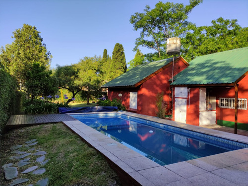Casa Quinta De 3 Ambientes Con Pileta En Lobos A Una Cuadra De La Laguna ¡¡ Apto Credito!!
