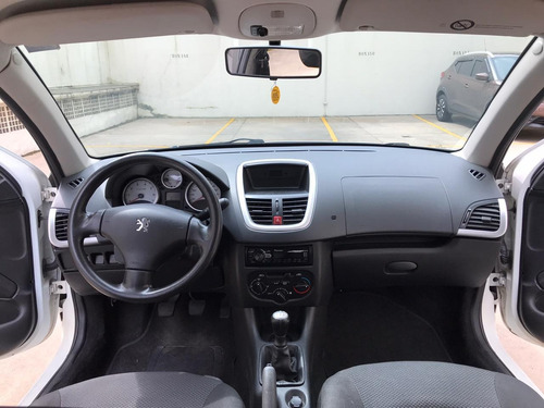 Peugeot 207 1.4 Active Flex 4p 2014