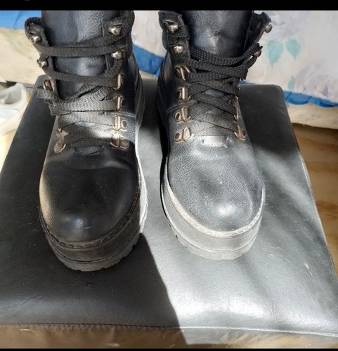 Botas Negras Daniel Cassin Talle 36. (Usado)