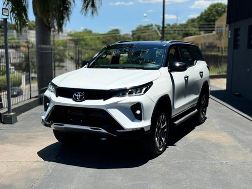 Toyota Hilux SW4 2.8 D-4D TURBO DIESEL DIAMOND 7L 4X4 AUTOMÁTICO