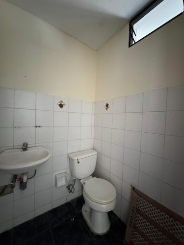 Ms Casa En Alquiler En La Av Rotaria