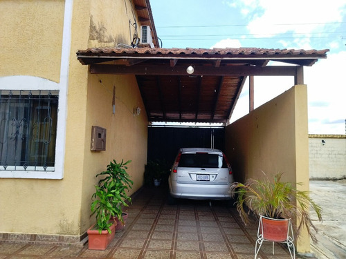 Hermosa Y Acogedora Casa En La Urbanización Villas Del Este De La Ciudad De Anaco. (a.p)