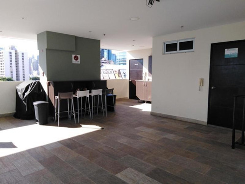 Venta De Apartamento Céntrico En Ph Miyaki, 20-5170