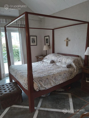 Casa En Venta 6 Dormitorios En Montoya
