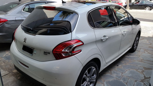 Peugeot 208 Feline Pack Cuir 2015 Km97000.-