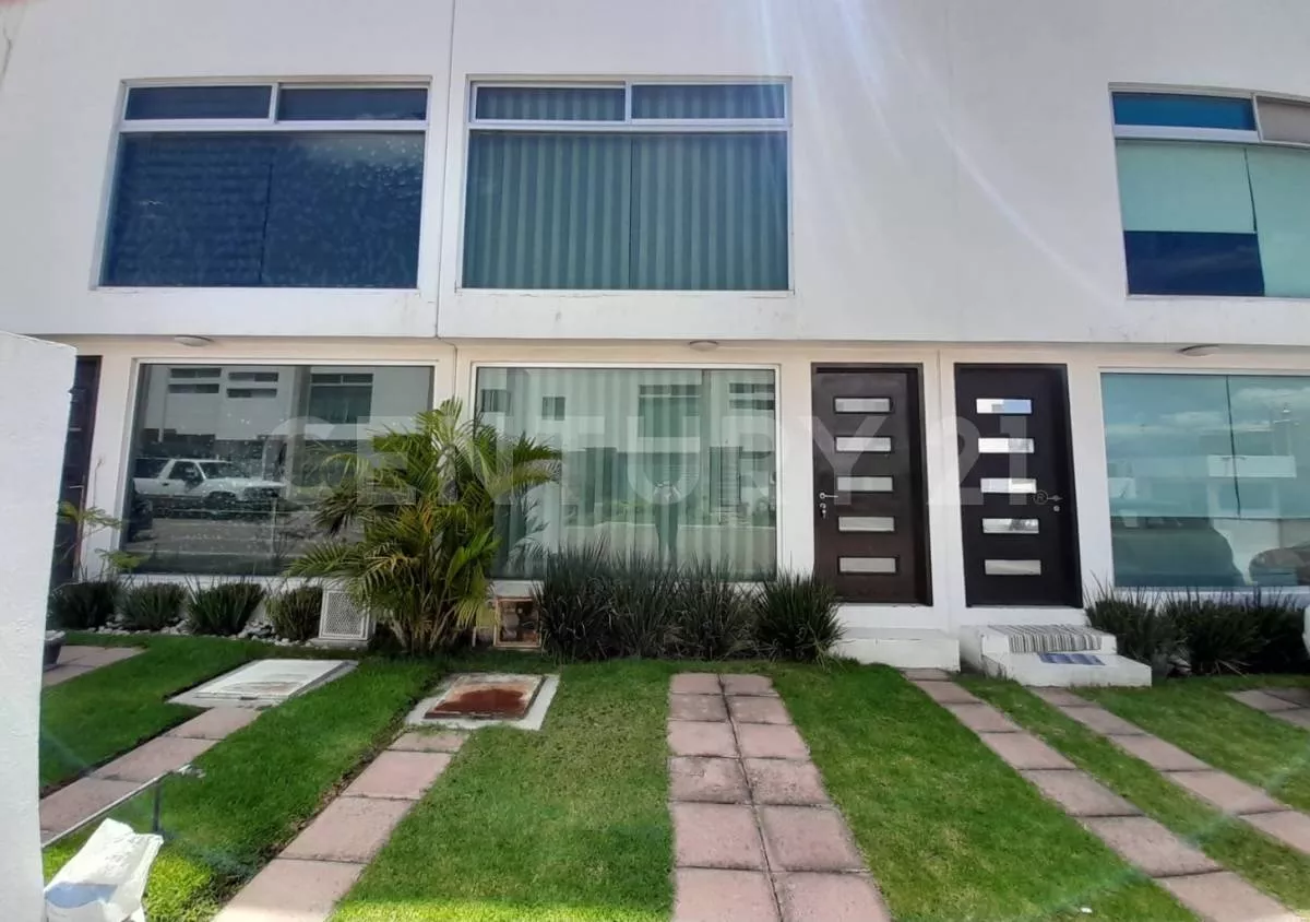 Casa En Venta, A Unos Metros Del Periférico