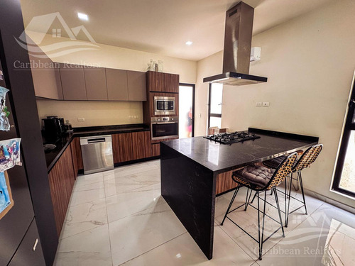 Casa En Venta En Lagos Del Sol Cancun