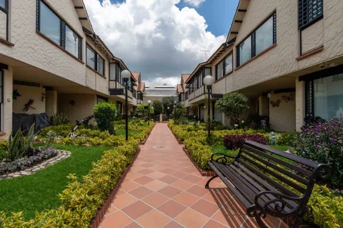 Casa En Venta En Las Villas. Cod V7173