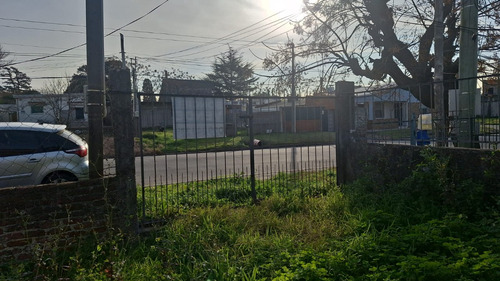 Casa Y Galpón Gran Terreno A Poco Del Centro